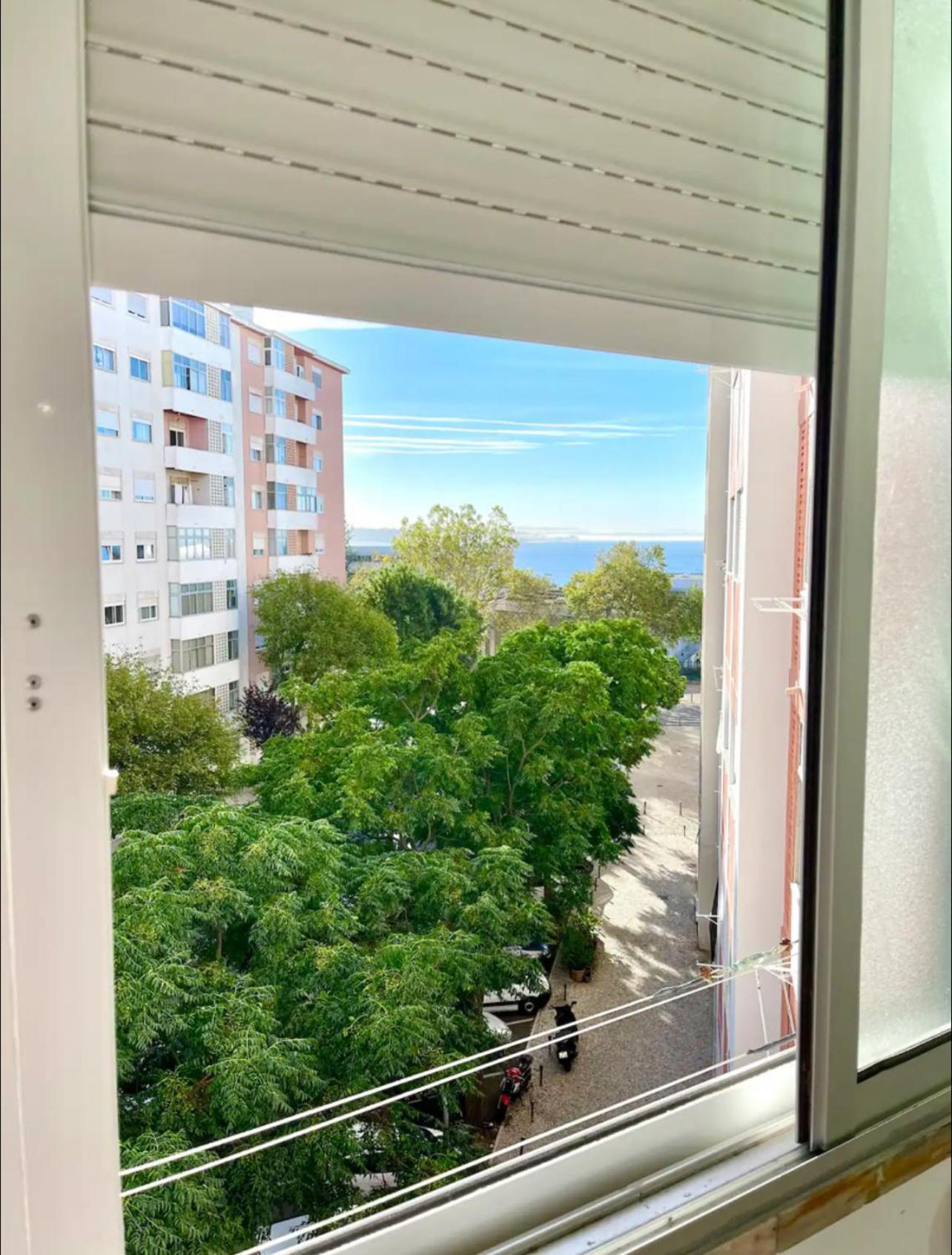 Sea View Apartment & 4 Minutes Walk To The Beach Paço de Arcos Exteriér fotografie